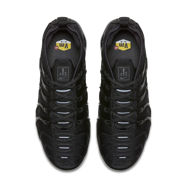 nike vapormax plus black grade school
