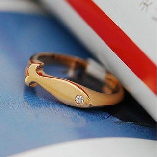 [愛麗絲飾品]《V1253》情侶必備個性小魚兒 時尚情侶戒指 閃亮點鑽指環