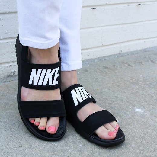 nike tanjun sandals black