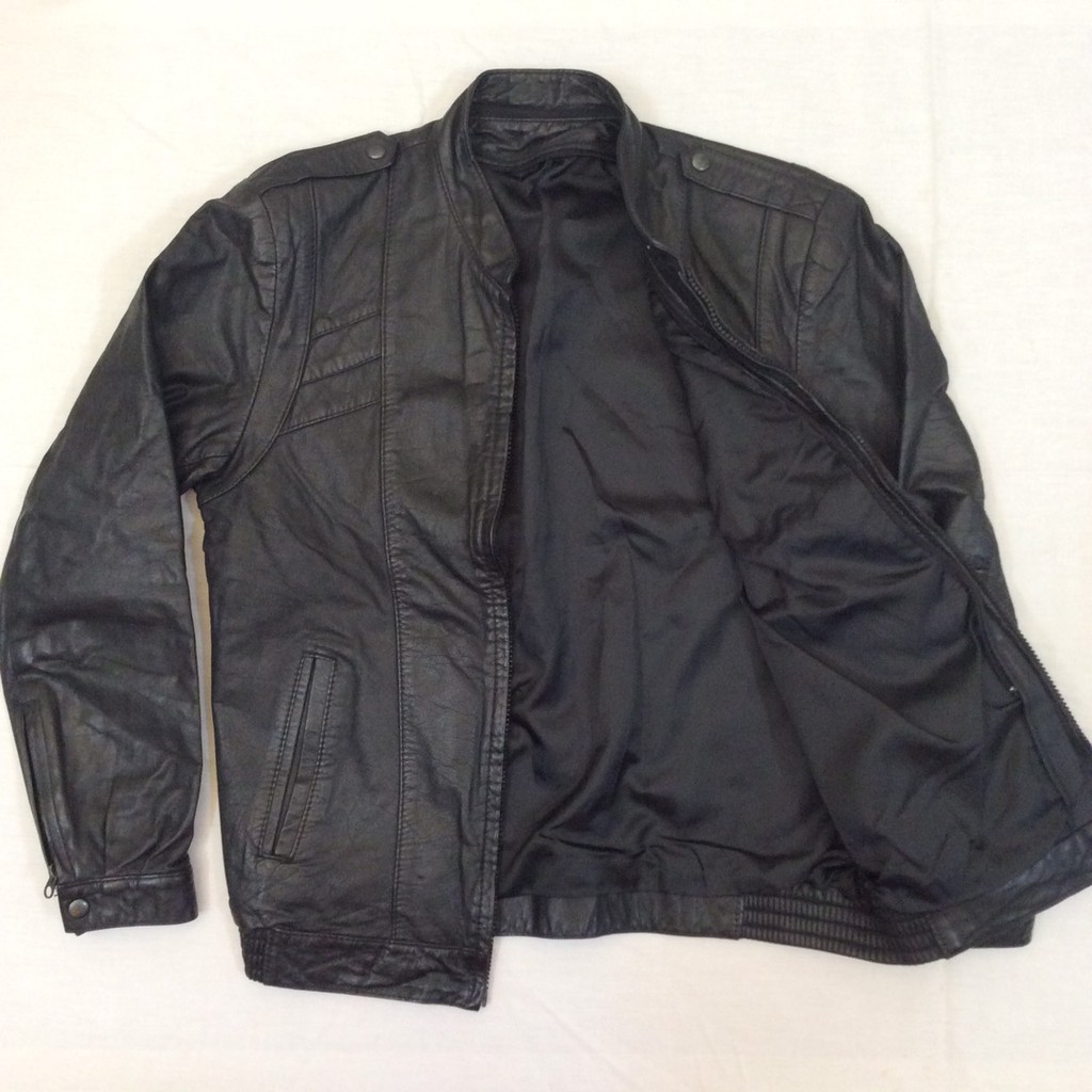 🎌日本拿回台🗾黑色真皮皮衣外套，✅經典騎士皮衣。🛵摩托車夾克 ！🏍便宜出售，台北市面交ok 二手皮衣