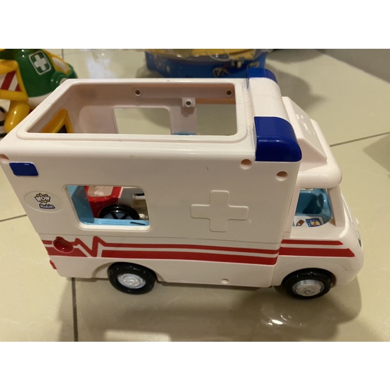 wow toys 緊急救護車