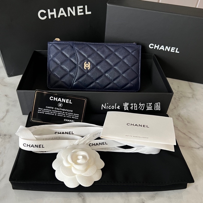 全新品未使用 貼膜未撕 CHANEL 淡金釦雙C  經典菱格紋  粒紋牛皮 深藍色 扁長夾  專櫃長缺款式