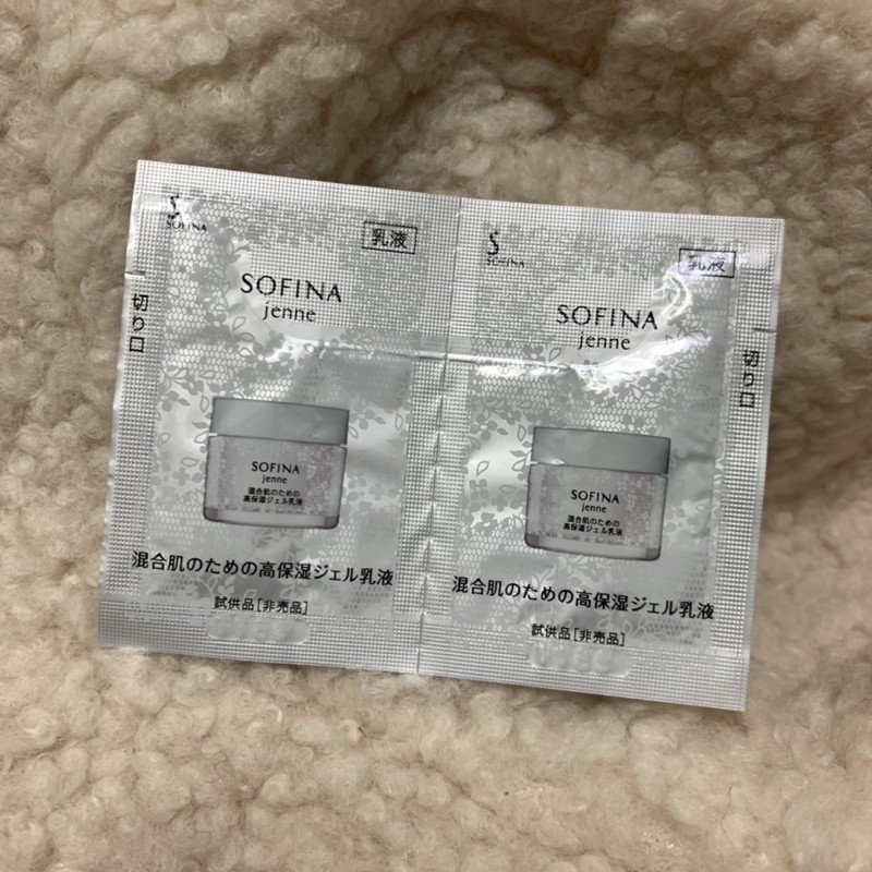 SOFINA  蘇菲娜 透美顏 混合肌適用 飽水控油雙效水凝乳液 0.6ml