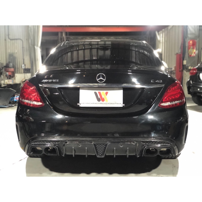 威鑫汽車精品 Benz w205 AMG後保專用 B款碳纖維後下巴+尾飾管 消光黑 一組22500元 完工另有其它款式