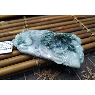 【禾賢行】天然翡翠.緬甸玉.淺綠飄藍花巧雕-龍騰九霄舞風雲.手工精雕墬子.項鍊.玉珮.ZGDWK029598