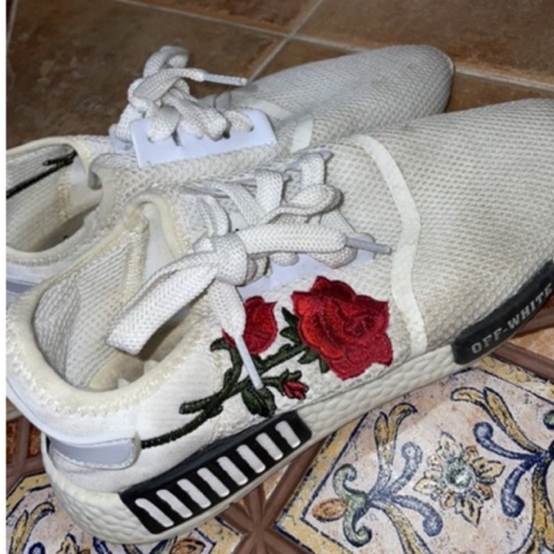 equilibrado Fantástico Quien 二手愛迪達Adidas NMD OFF-WHITE ROSE 刺繡玫瑰| 蝦皮購物