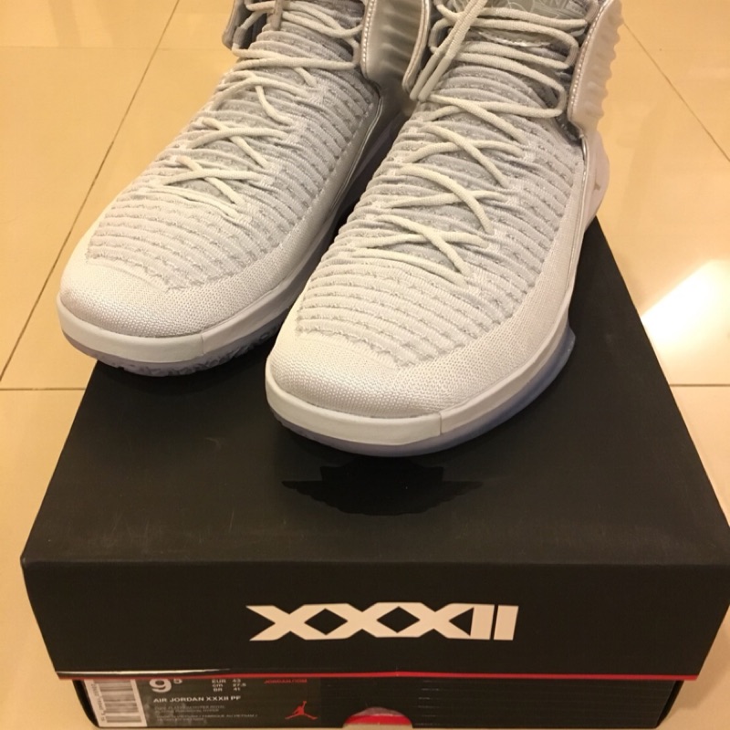 Jordan32 台灣公司貨白銀高筒Pure Platinum定價7600，現在只要2690。