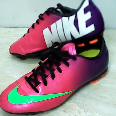 足球鞋Nike釘鞋 足球鞋UK4.5-- -65100034328