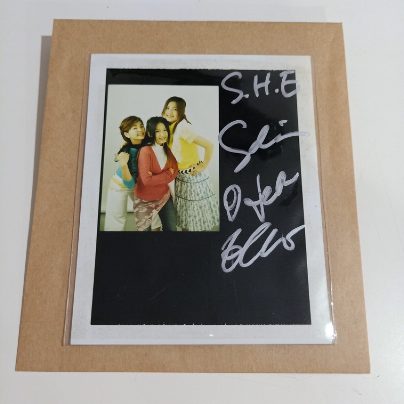 S.H.E 簽名拍立得照片