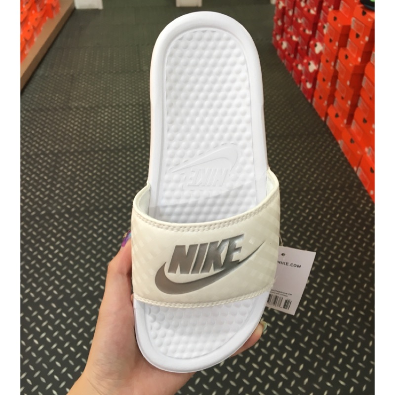 Nike拖鞋-白色銀勾(正品)