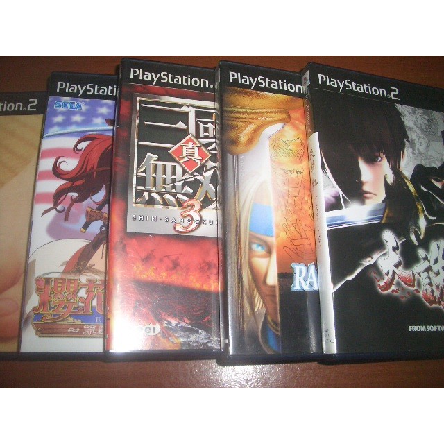 PS2 經典遊戲5片 + SONY原廠振動手把 手把 兩隻 + 原廠2代光線槍2隻