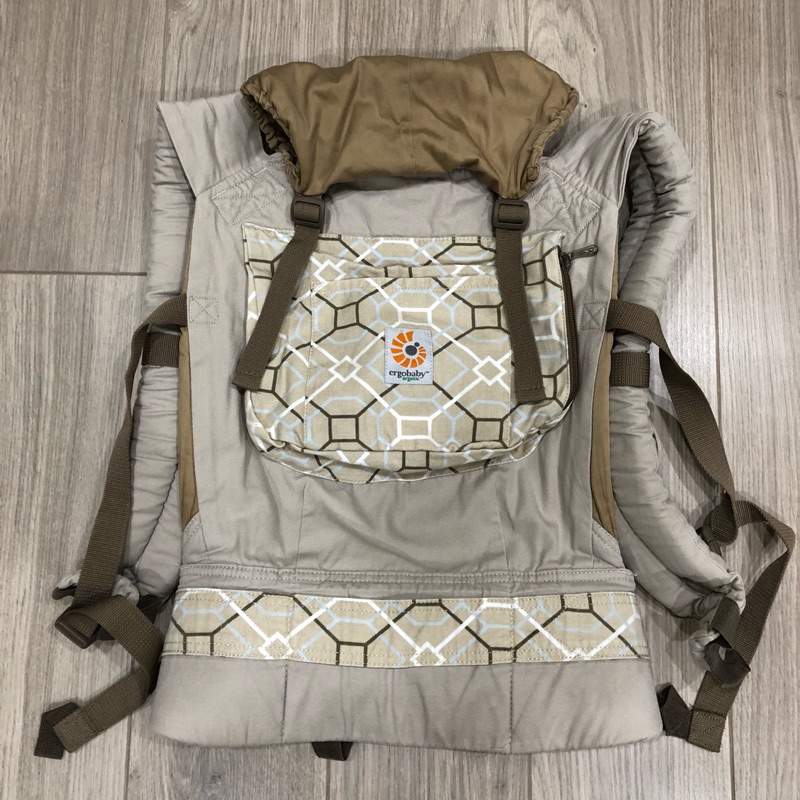 ergo baby carrier with hood