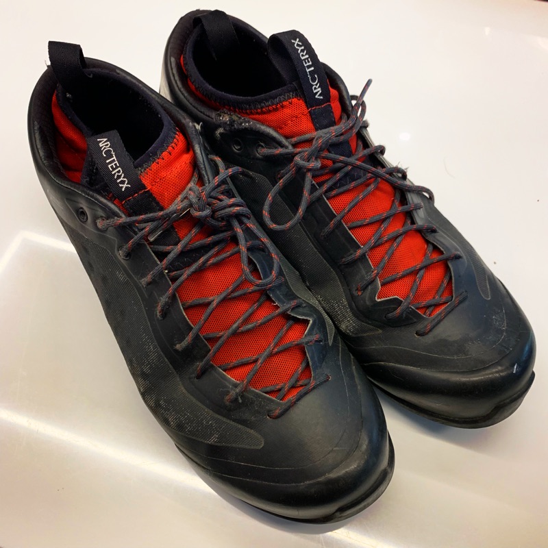 Arc'teryx 始祖鳥  男 ACRUX² FL GTX 短筒防水鞋 登山鞋 透氣 US 10.5