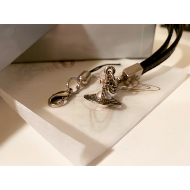 Vivienne Westwood正品 英國土星logo純銀珍珠手機/證件/皮夾吊飾掛繩 原價4900
