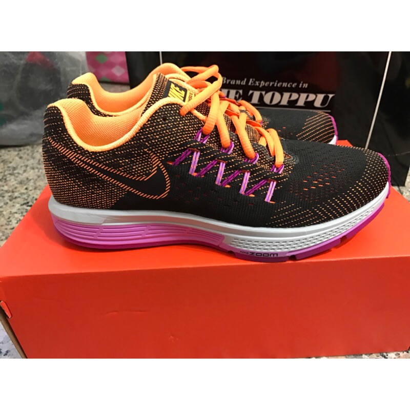 【NIKE正品】慢跑鞋 Wmns Air Zoom Vomero 10 運動休閒氣墊黑橘女鞋(717441-805)