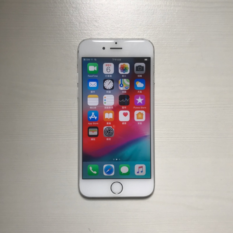 「兩隻iphone」iPhone 6 64G 銀色(指紋感應不能用）+iPhone 5銀色