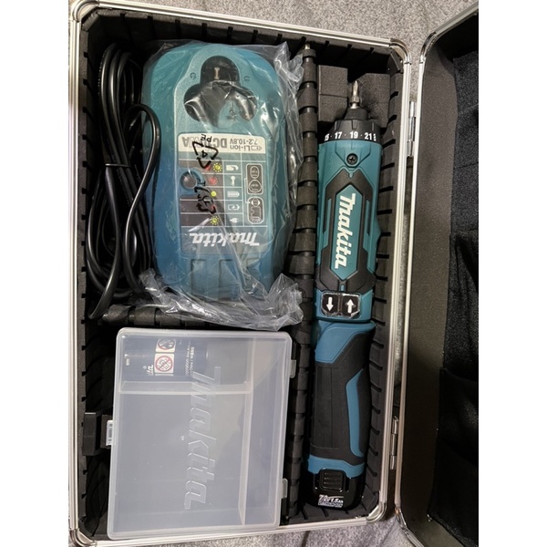 鋰電起子機｜Makita 牧田 7.2V充電式 電鑽起子機 DF012DSEK 可折式 鋁箱