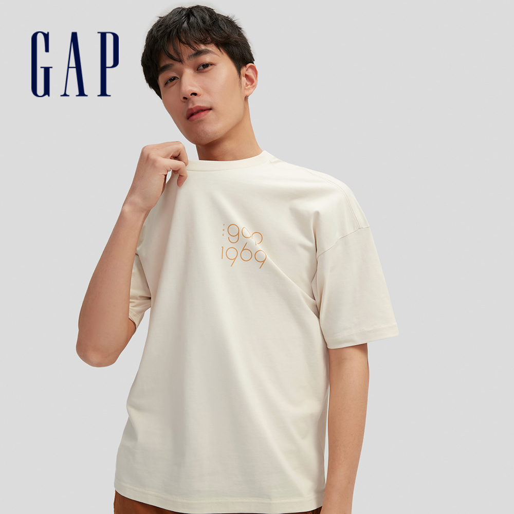 Gap 男裝 Logo純棉寬鬆短袖T恤 厚磅密織親膚系列-杏色(757191)