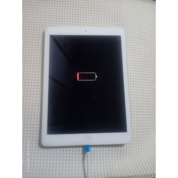 零件機 apple iPad air A1475 一直在充電畫面