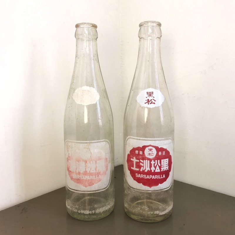 與時｜黑松沙士空玻璃瓶 兩支合售  台灣 老派 懷舊 早期 古道具
