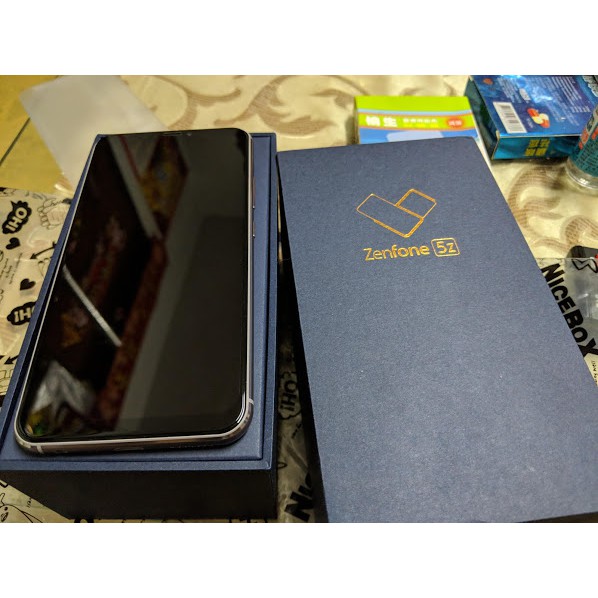 賣ASUS ZenFone 5Z 6g/128g 銀