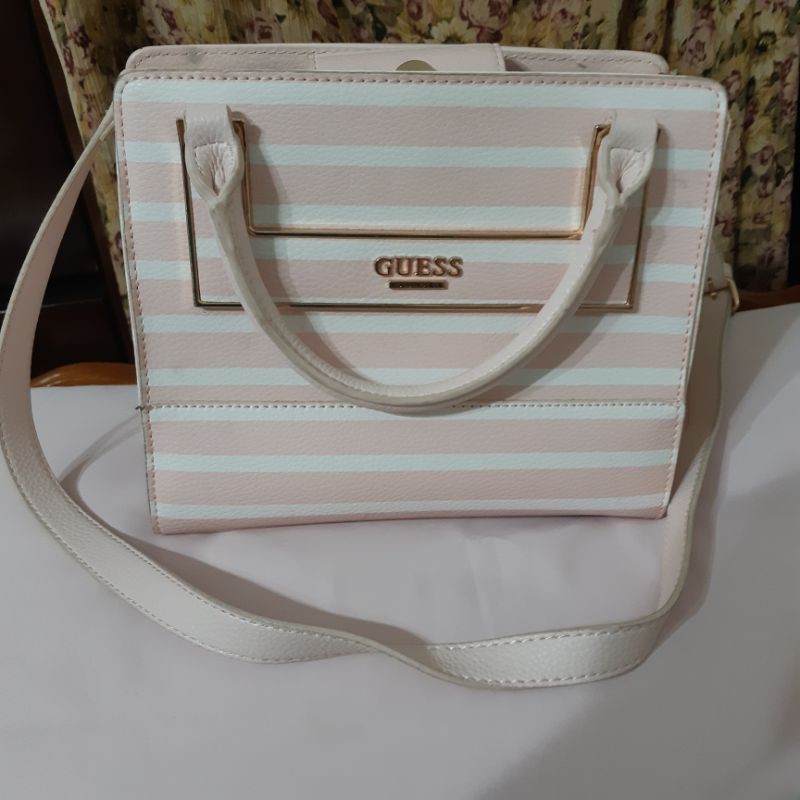 Guess 皮革兩用方包 斜背包 側背包  GUESS guess 低於五折售