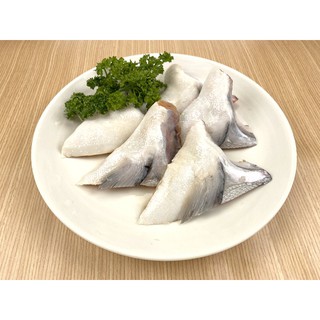 【萬象極品】鮭魚下巴(4片)/約355g±5g~豐厚的下巴富含魚肉及膠質，居酒屋必點人氣招牌，只有行家才知道的極致美