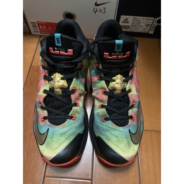 nike Lebron 11 low xi Us9.5 右腳瑕疵 如圖