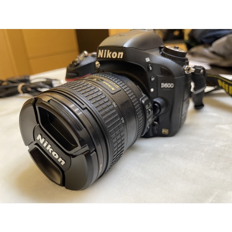二手Nikon D600全幅機kit24-85 +sb910閃燈+B+w保護鏡+原廠大相機包