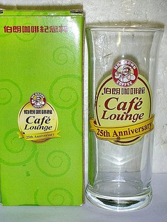 L.(企業寶寶玩偶娃娃)全新附盒伯朗咖啡館25週年伯朗咖啡紀念杯!--具收藏價值!/黑箱30/-P