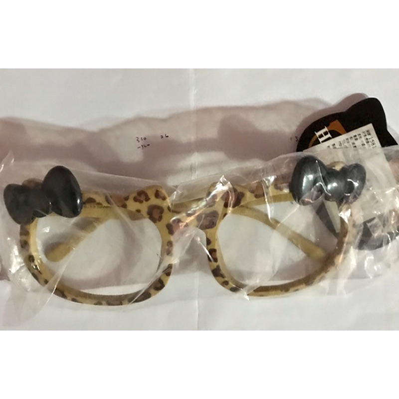 三麗歐Hello Kitty 可愛臉頭立體造型精美豹紋款是防水無鏡片眼鏡框