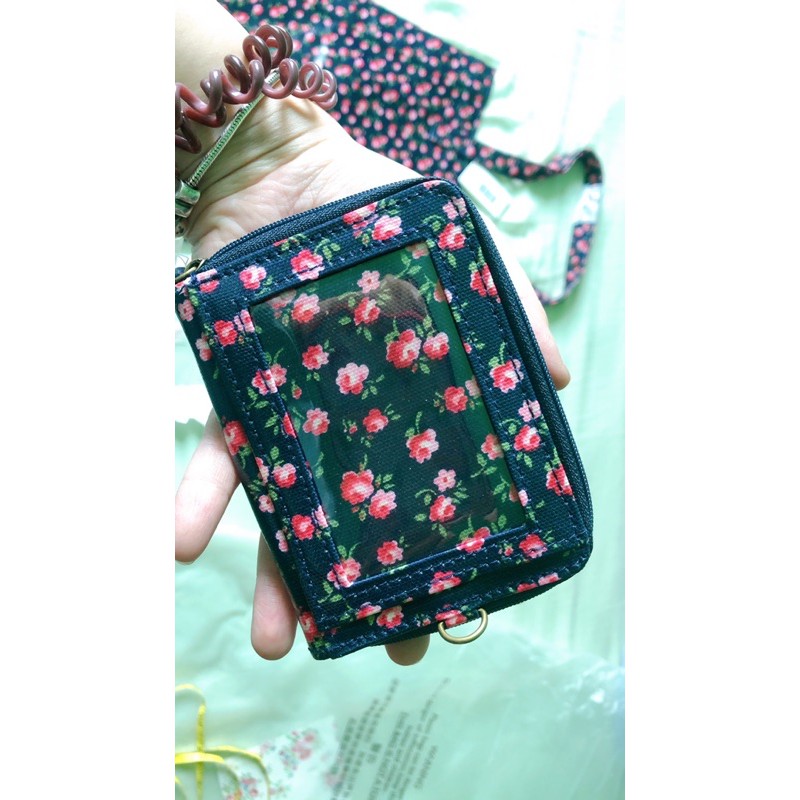 cath kidston 全新藍底碎花零錢包（此商品已保留給Vivian勿下標）