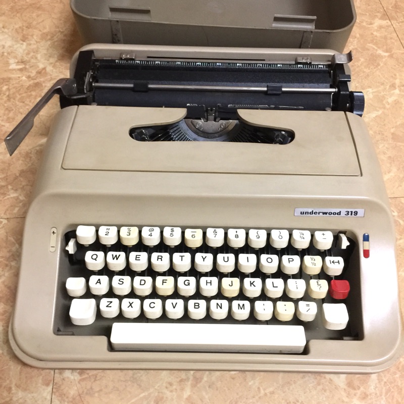 二手 Underwood 319 打字機 古董收藏 功能正常