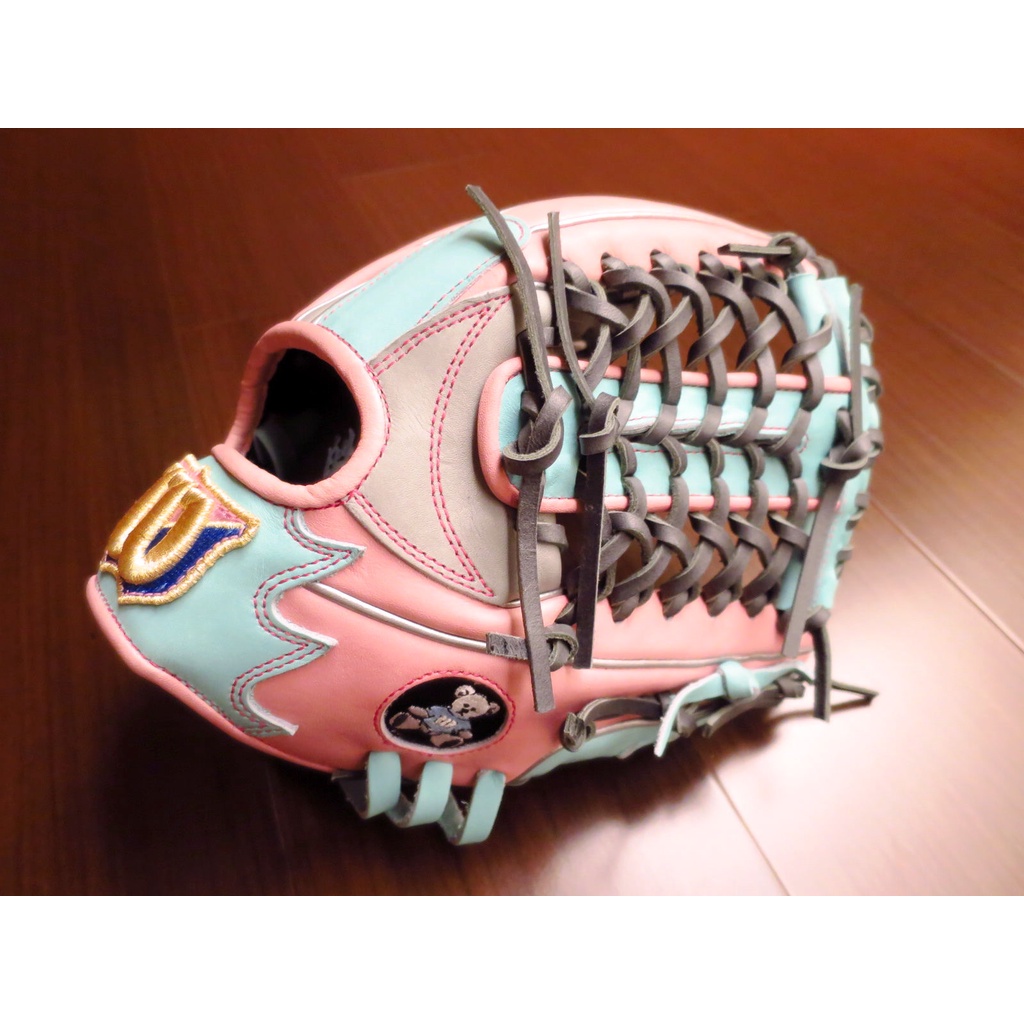 {圓圓小舖}全新日本製WILSON STAFF order威爾森熊棒壘球手套特別訂做訂製訂作款內野T網水藍色粉紅色雙夾條