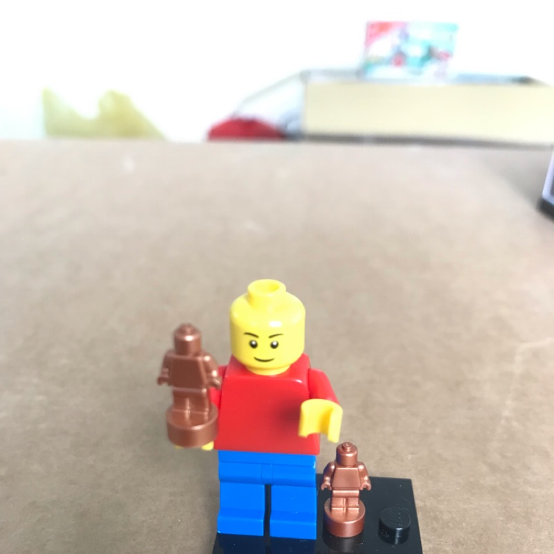 樂高 LEGO 全新僅擺設 基本款人偶+2個迷你小金人