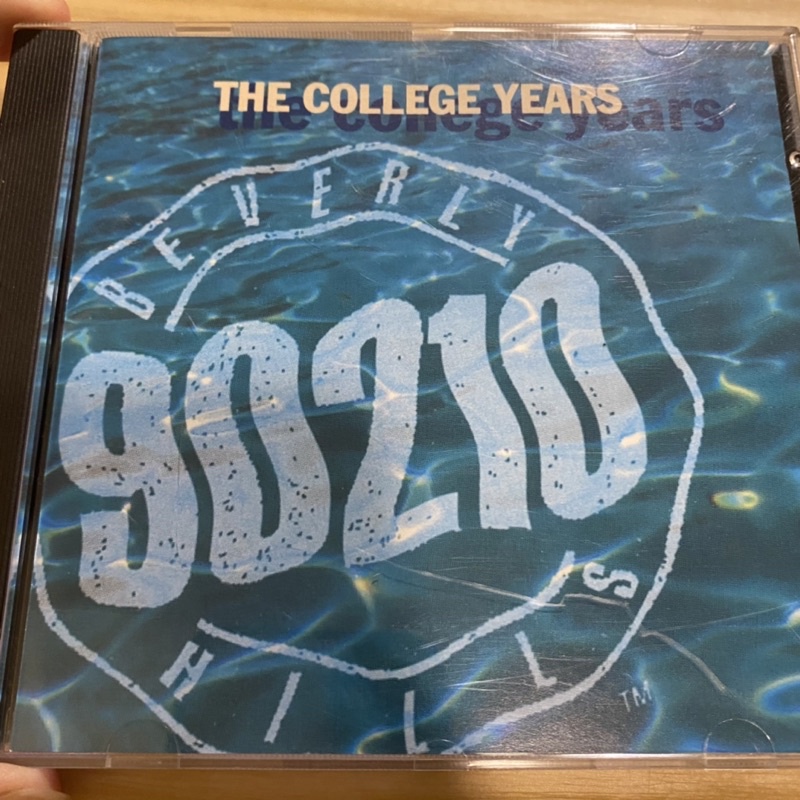喃喃字旅二手CD《BEVERLY HILLS,90210 THE COLLEGE YEARS》