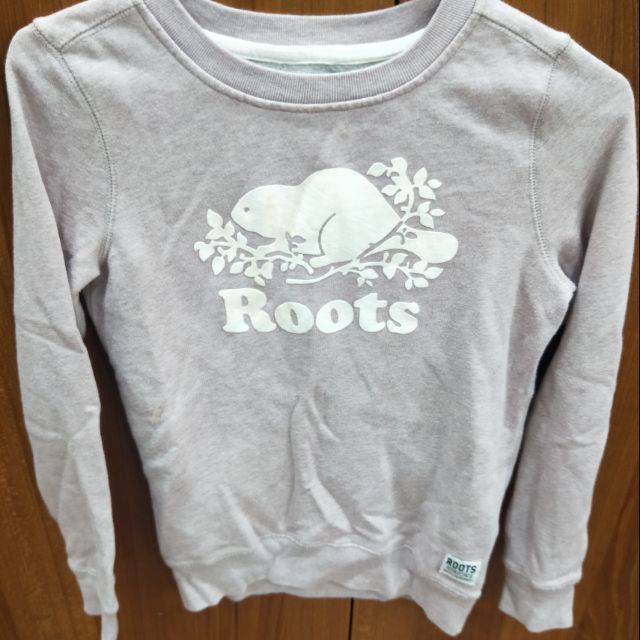 Roots kids 長版厚T M號，僅Logo有稍微汙滯可買回高手媽洗淨。胸圍40衣長54cm