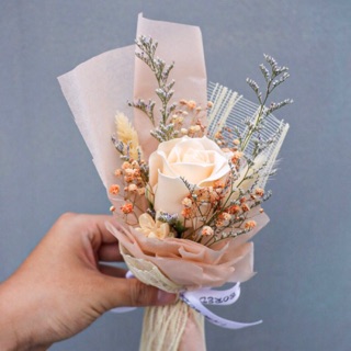 無聊花藝｜膚色香皂玫瑰小花束 畢業花束 客製化花束 情人節花束 求婚花束 母親節花束 演唱會花束 乾燥花束 永生花束
