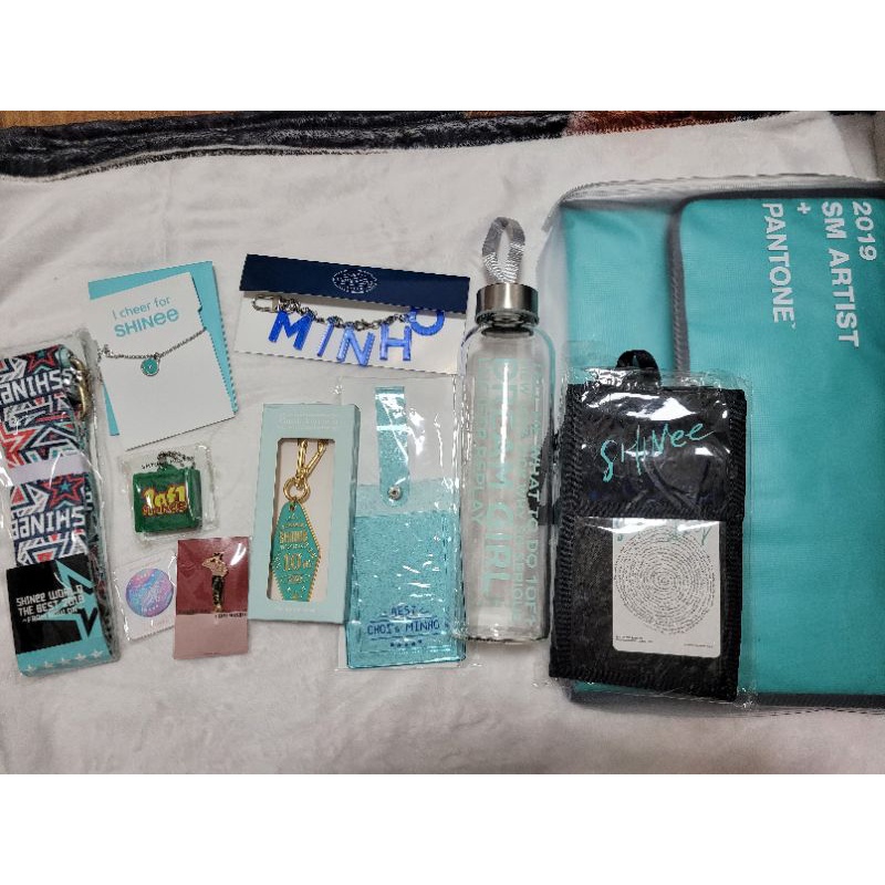 Shinee 周邊珉豪見面會吊飾手鍊票卡包玻璃杯票卡夾隨身碟徽章 蝦皮購物