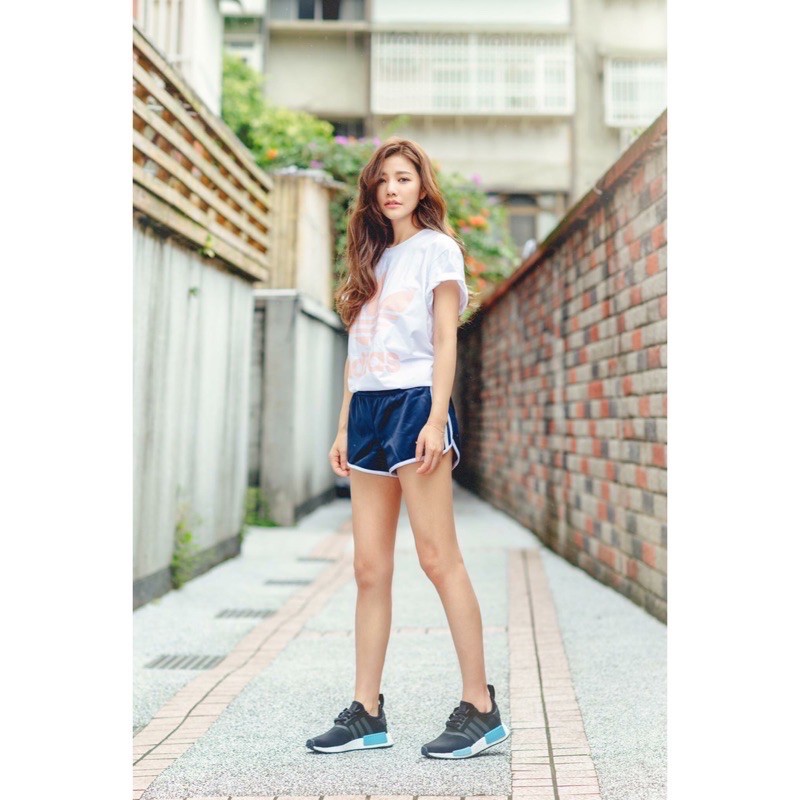 adidas originals Big Trefoil 三葉草 短袖 短Tee 白粉 許路兒著用