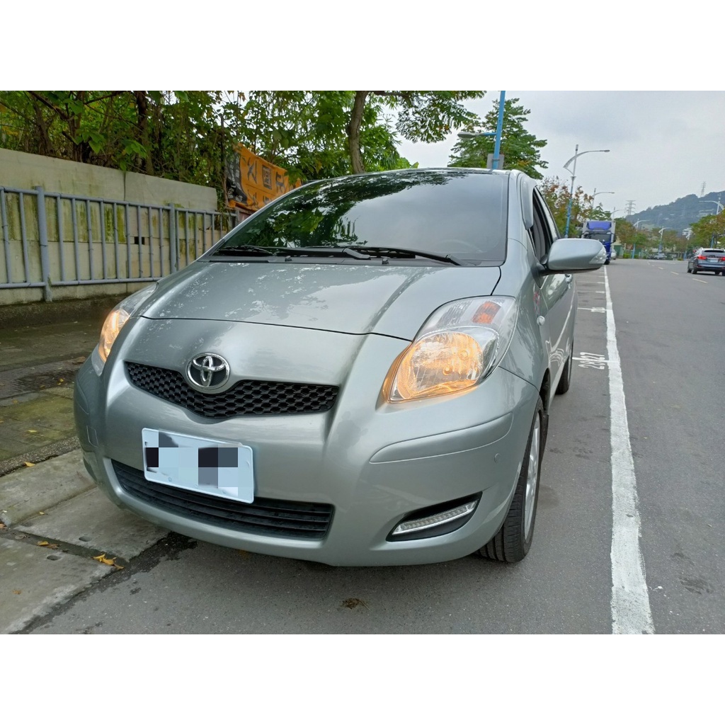 2013 Toyota Yaris 1.5 G Smart 一手女用 恆溫空調 ikey 皮椅  可認證中古車