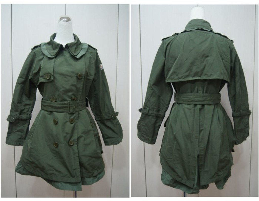 Moncler  綠雙排釦風衣外套(附腰帶)  原購價  48800     只賣  17000
