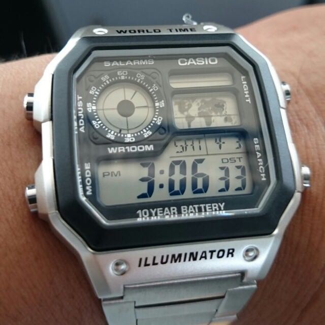 CASIO AE-1200WHD-1A 防水100米、LED照明、1/100秒計時碼錶