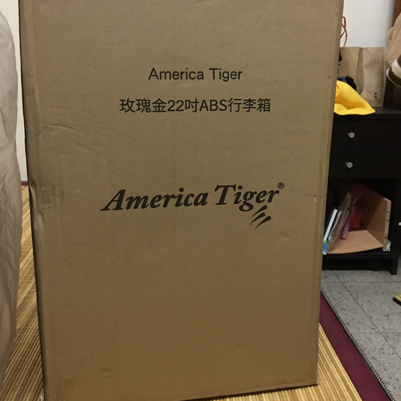 全新America tiger 22吋行李箱