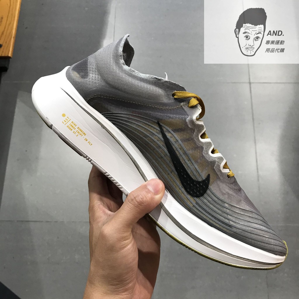 AND.】NIKE ZOOM FLY SP 灰白金邊繩低筒輕量運動慢跑訓練男鞋AJ9282