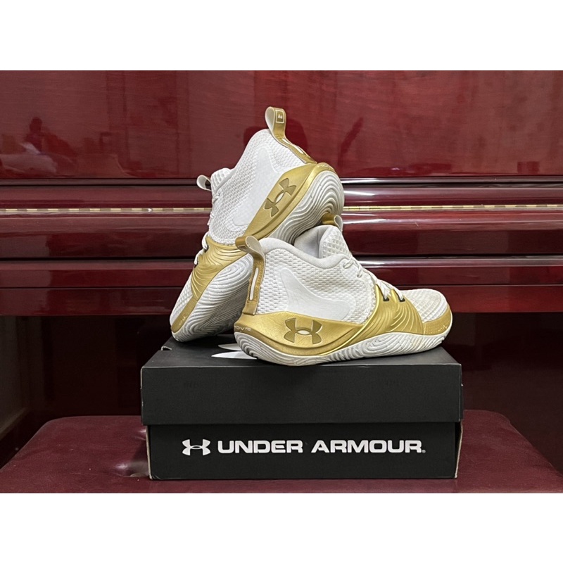 Under Armour - Embild 1 “Au” 籃球鞋（US9)