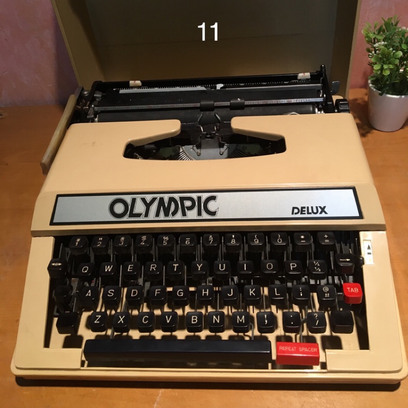 T11早期打字機⋯稀有美國廠牌,只能打大寫、當故障品出售#打字機#收藏#擺設#正常#測