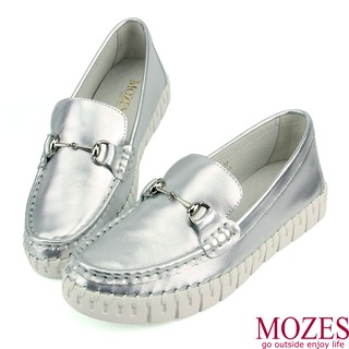 出清【MOZES】抗震美型 金屬馬蹄扣羊皮休閒鞋(真皮/柔軟-銀)