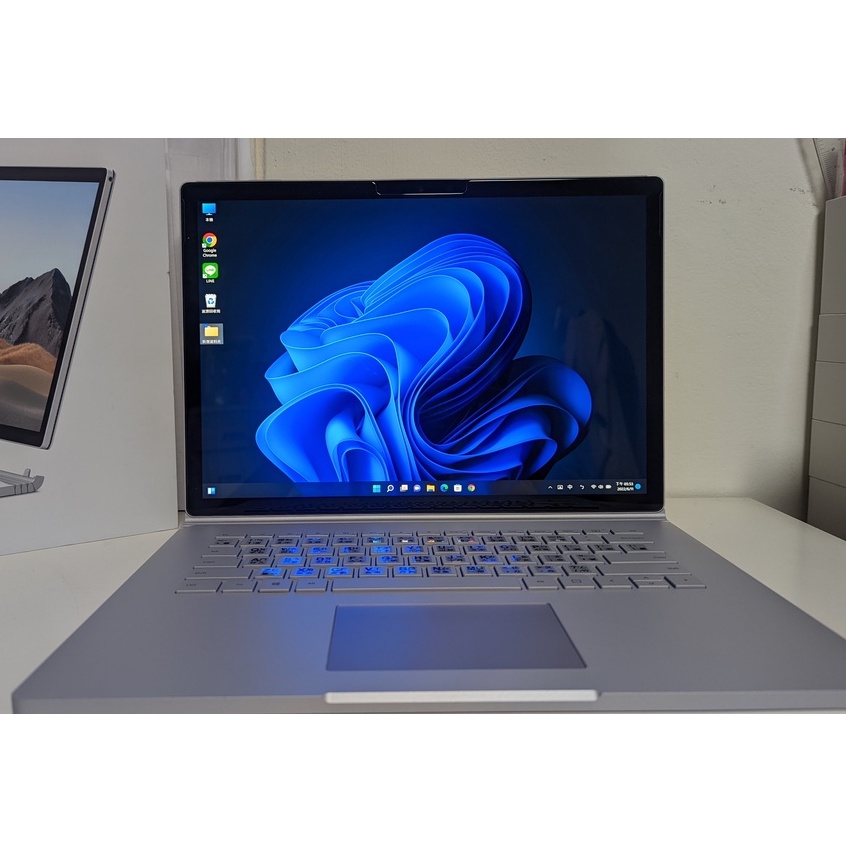 Microsoft Surface Book 3 15" 256GB SSD、Intel i7-1065G7、少用極新