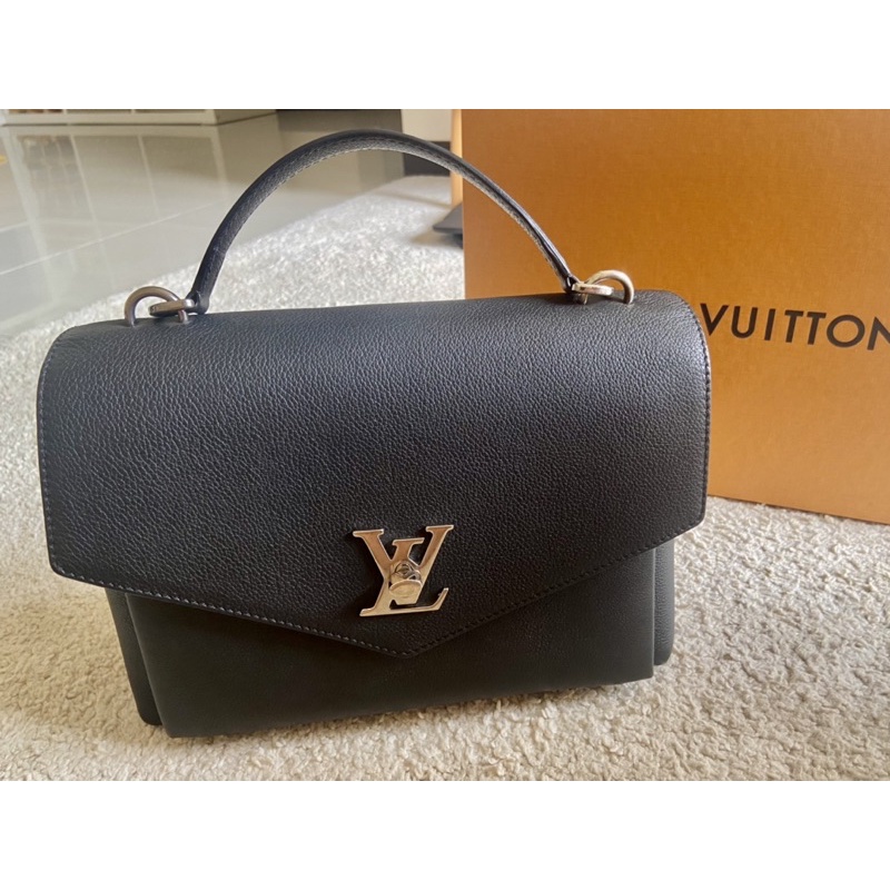 Louis Vuitton MY LOCKME Mylockme chain pochette (M80673) in 2023